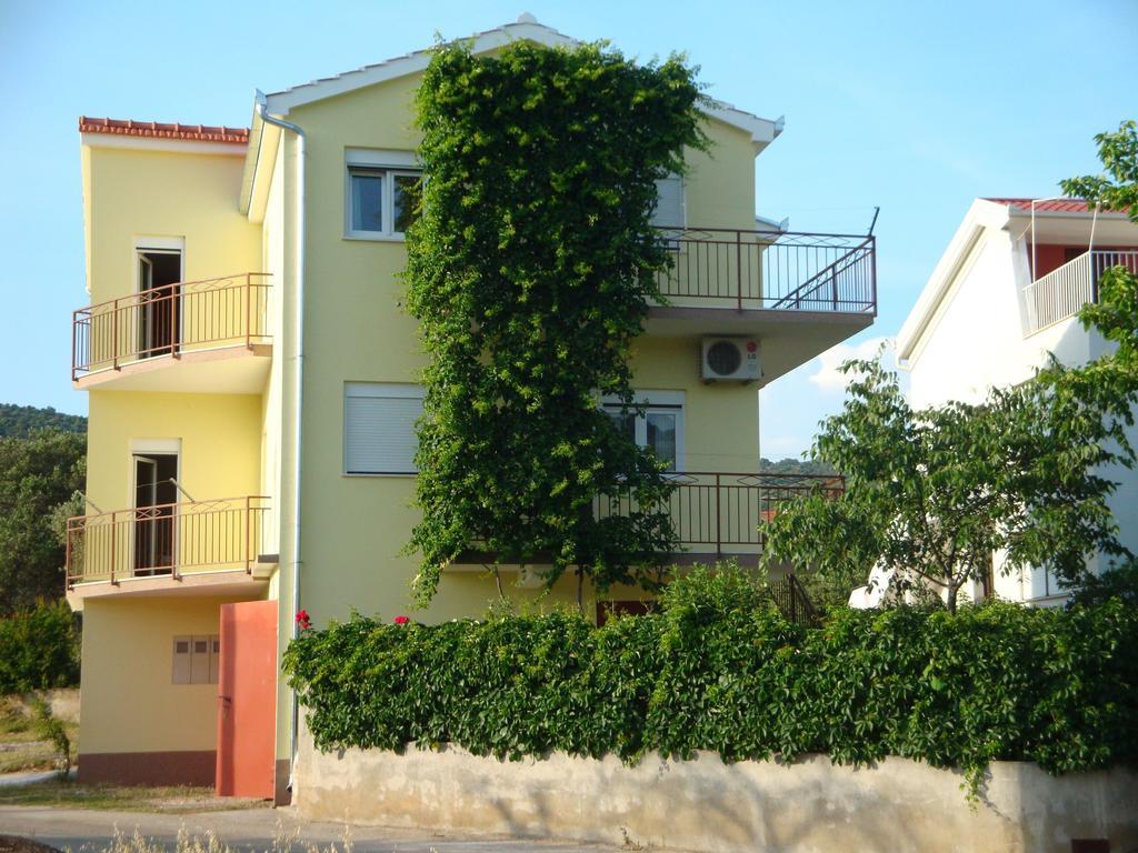 Apartments Borozan Vinišće Exterior foto
