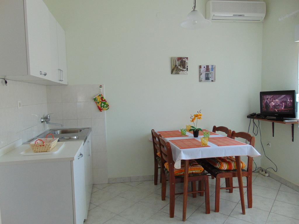 Apartments Borozan Vinišće Cameră foto