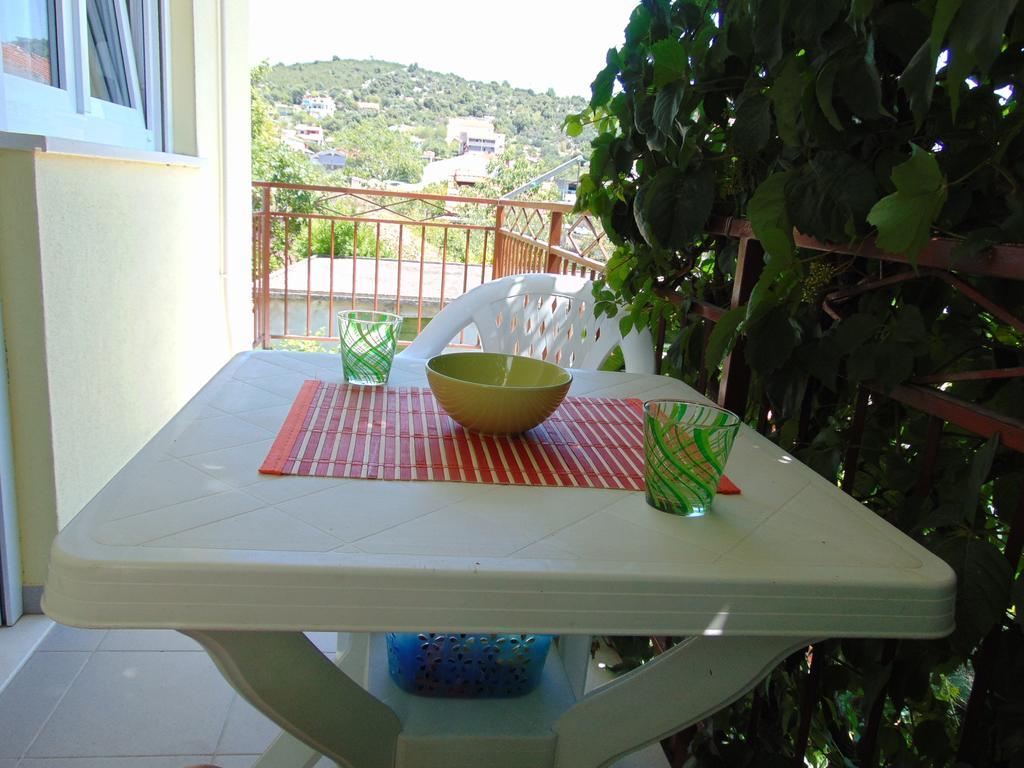 Apartments Borozan Vinišće Cameră foto