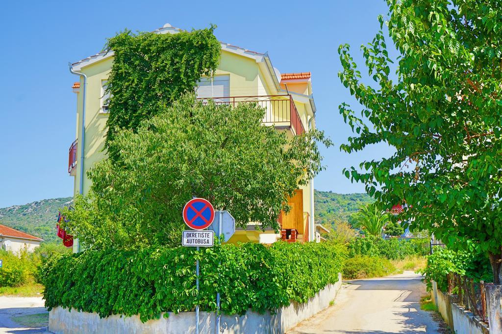 Apartments Borozan Vinišće Exterior foto